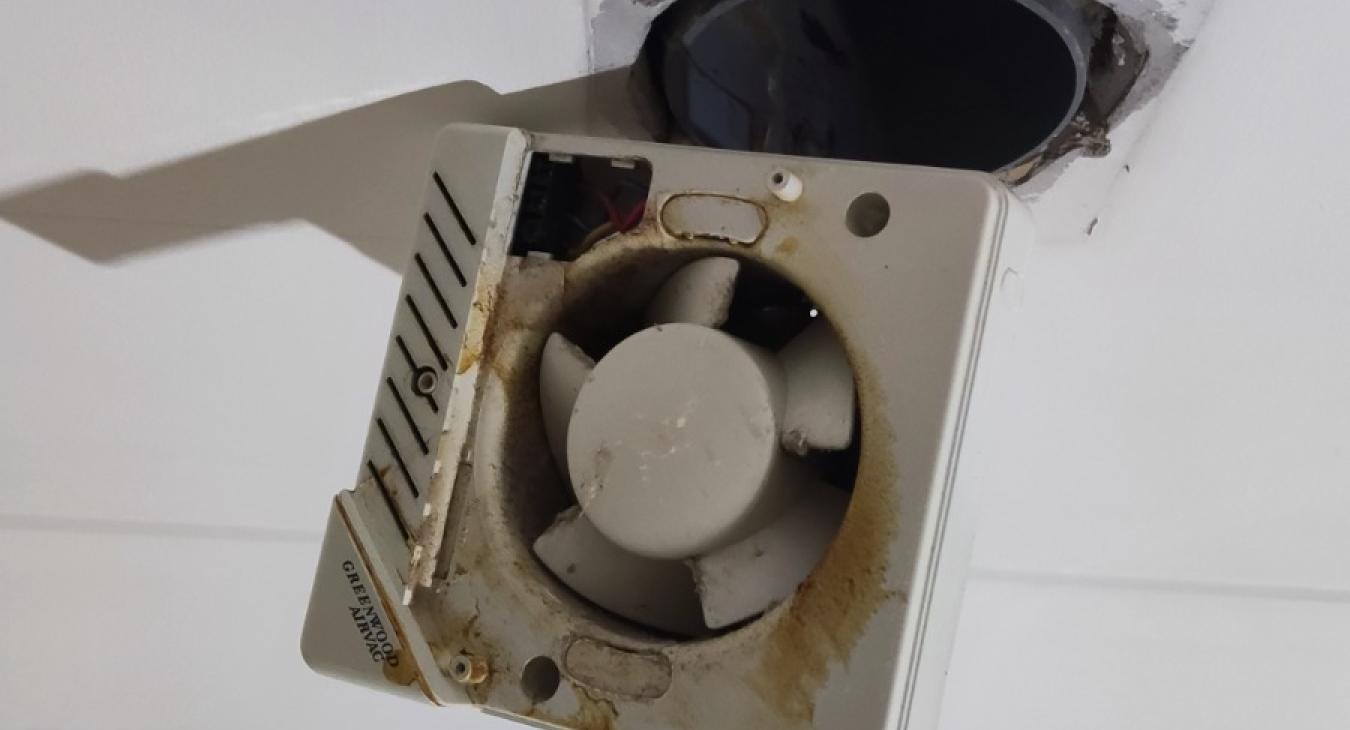 Extractor fan replacement